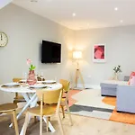 Guestready - Encantando O 2br No Newmarket Hall Dublin