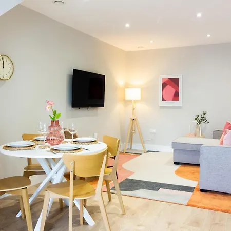 Guestready - Encantando O 2br No Newmarket Hall Dublin
