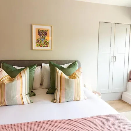 Guestready - Encantando O 2br No Newmarket Hall Apartment Dublin