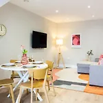 Guestready - Encantando O 2br No Newmarket Hall