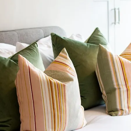 شقة Guestready - Encantando O 2br No Newmarket Hall *